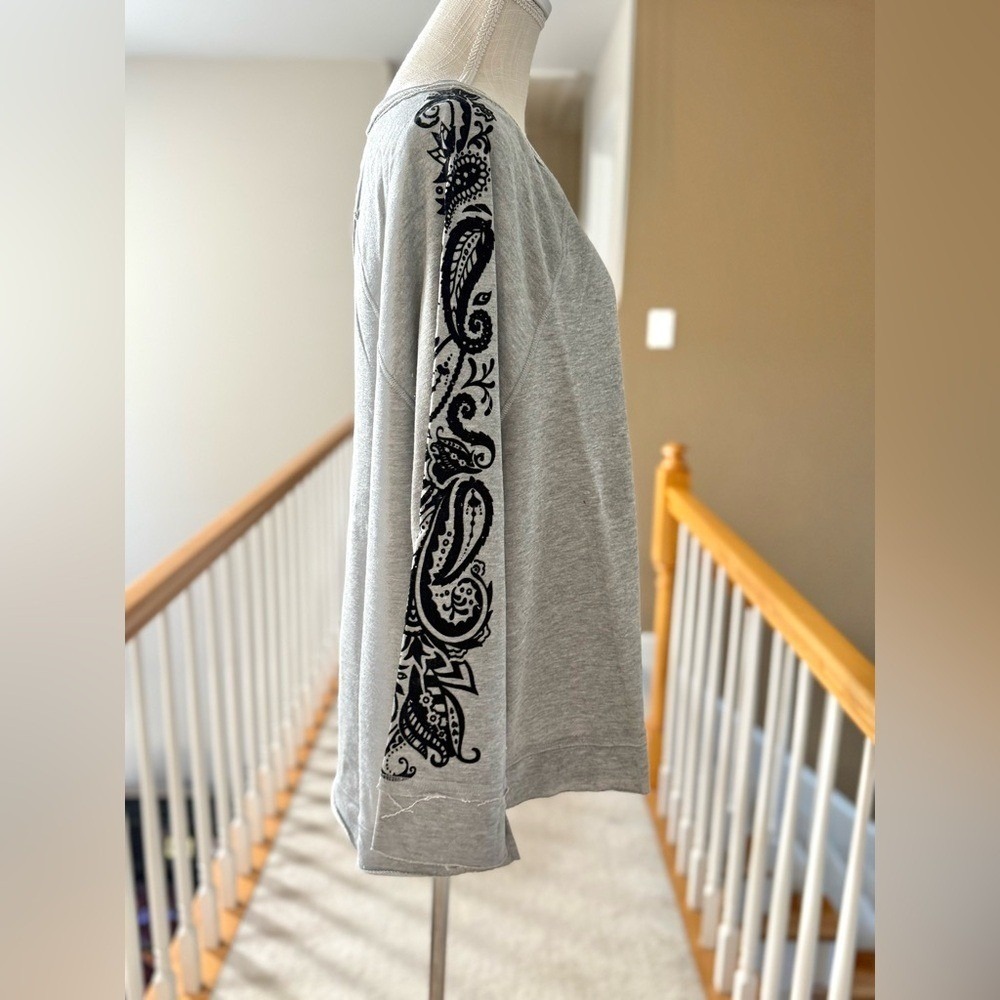 Seven7 French Terry Bell Sleeve Sweatshirt Heather Grey Paisley Graphic XL - Picture 4 of 10